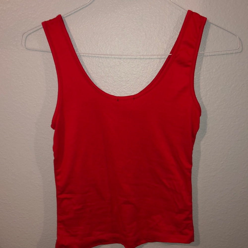 Red tank - Picture 2 of 2